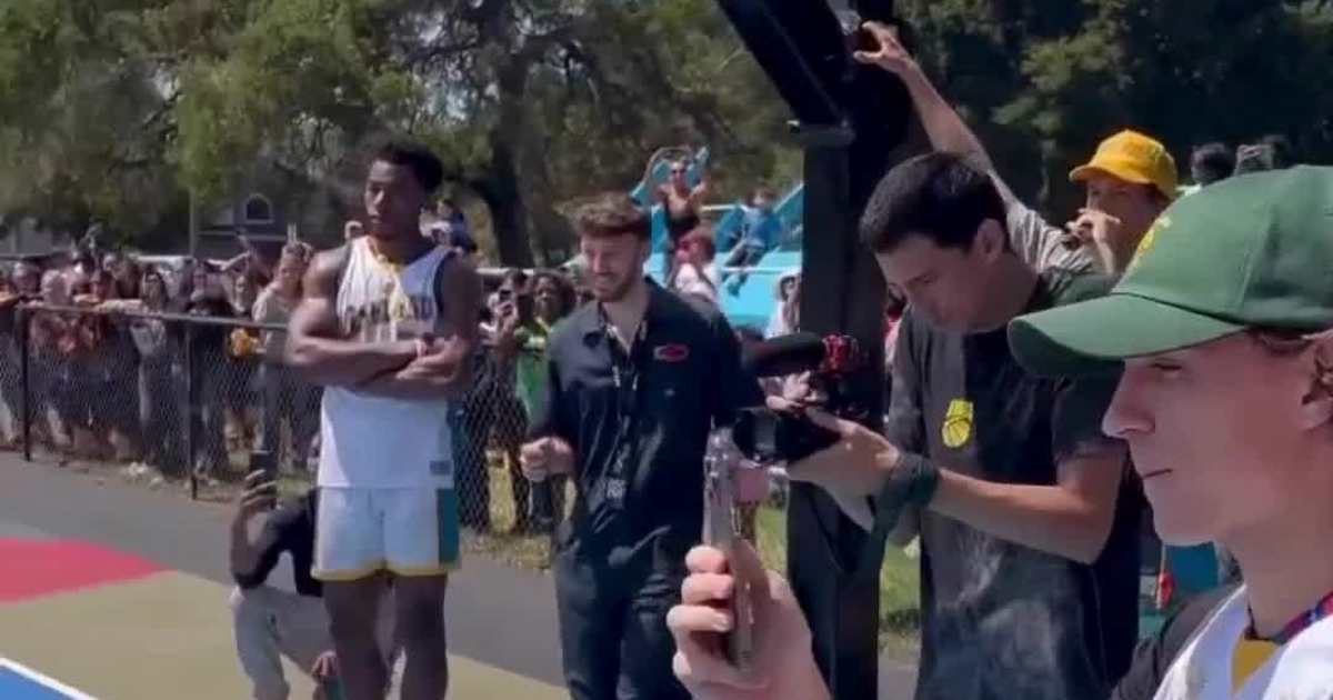 GLAAD Media Awards Host Jonathan Bennett and Husband Jaymes Vaughan Heat Up the Red Carpet With Major PDA