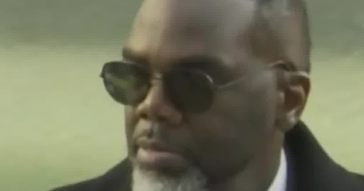 Chicago Mayor Brandon Johnson Rejects ‘Off-Topic’ Questions From Press