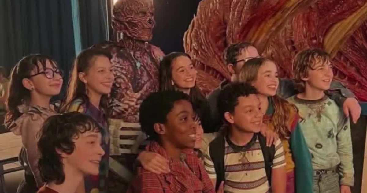 Jamie Campbell Bower Gifts Young Stranger Things Stars Signed Book