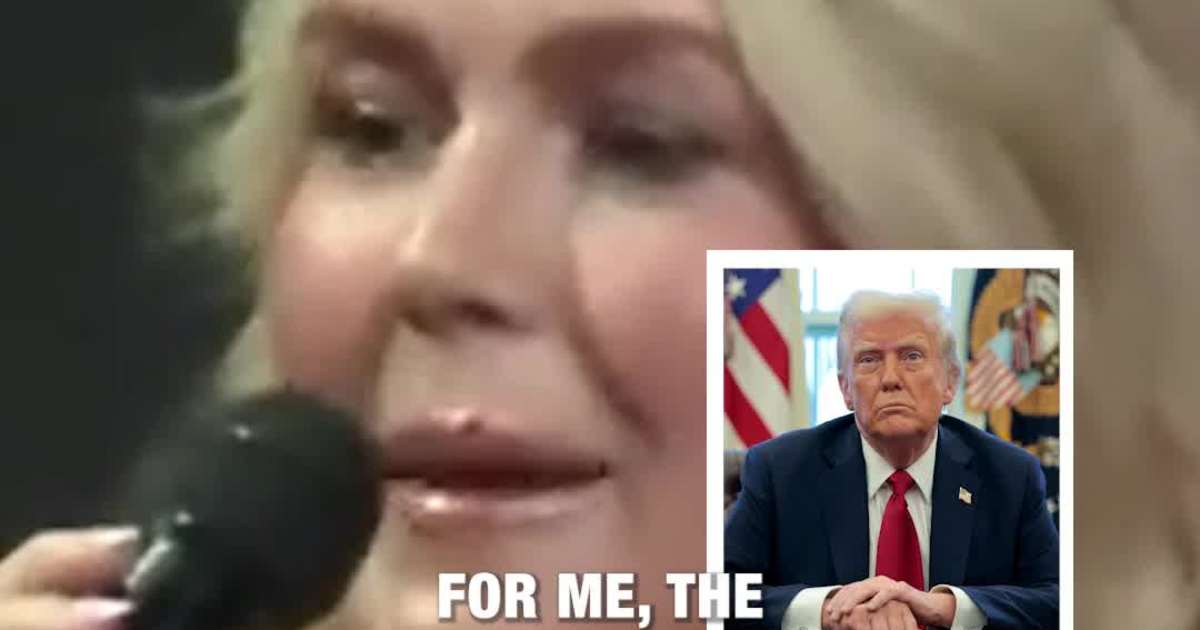 “No Spin, No Guessing” — Leavitt Praises Trump, Calls him “Transparent” & “Most Well-Read in the Room”