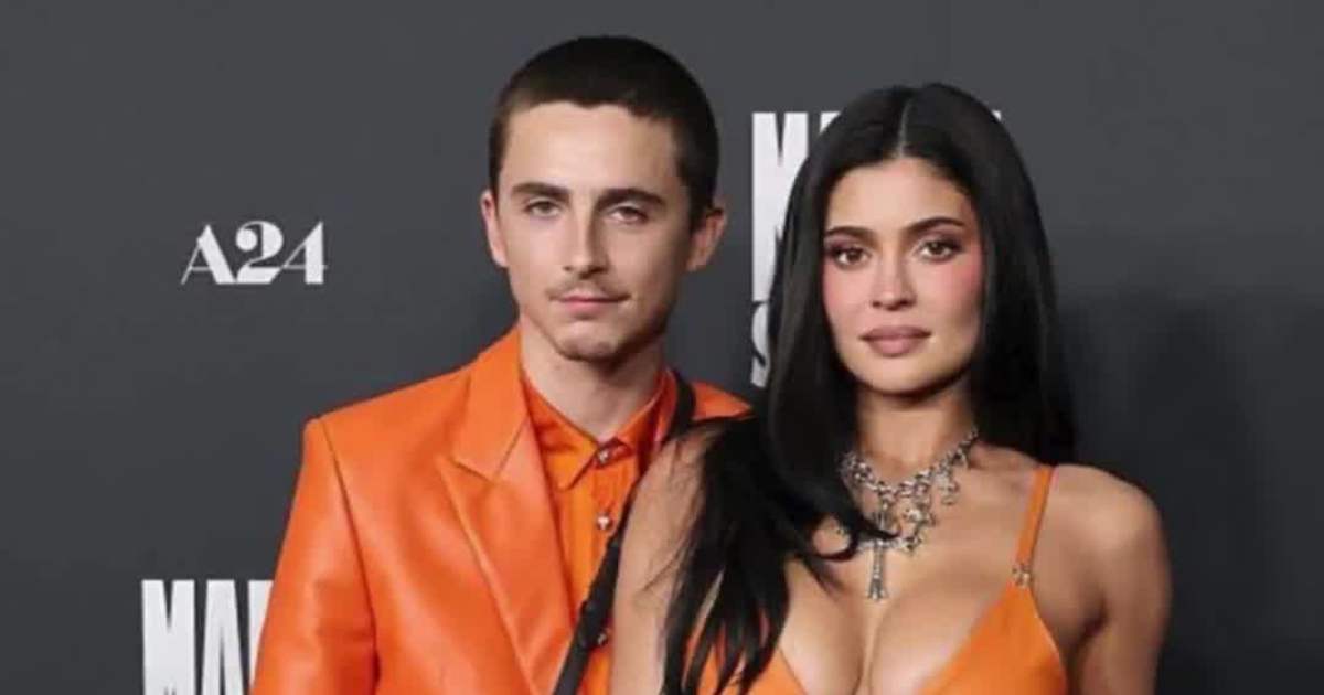 Kylie & Timothée in Bright Orange at ‘Marty Supreme’ Premiere
