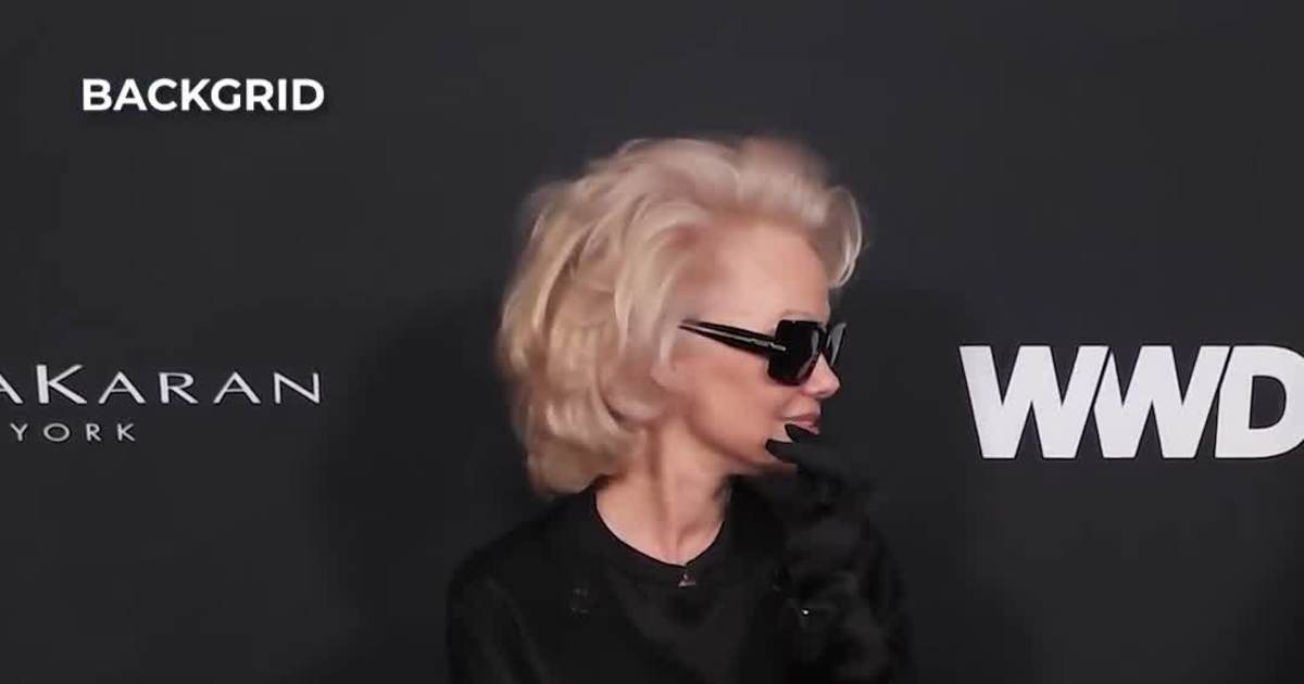 Pamela Anderson Revives Iconic "Baywatch" Blonde At The WWD Style Awards