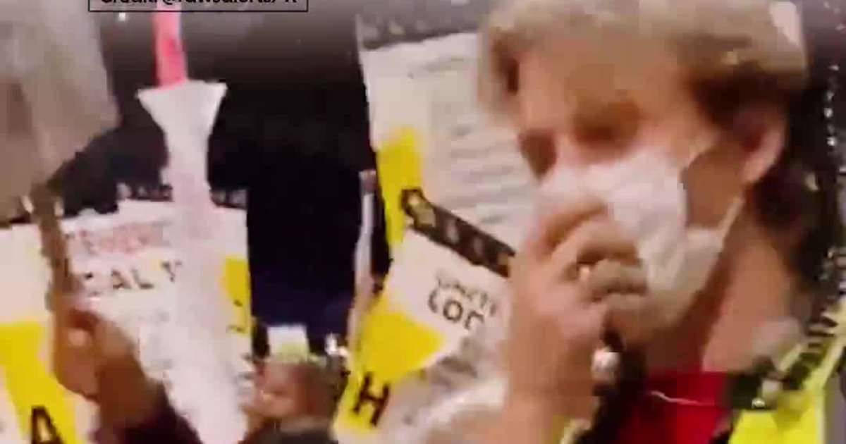 Airline Catering Workers Protest Outside Los Angeles - LAPD Geared Up!