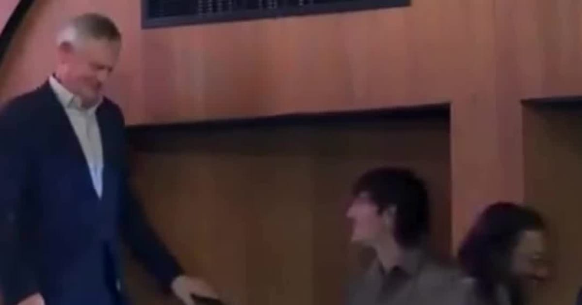 Jacob Elordi Being a Gentleman With His Fans