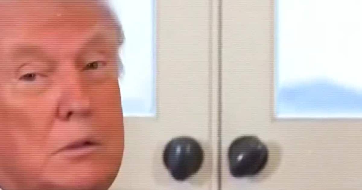 Trump Stops Remarks for Lighthearted Moment With Executives: “I’ve Got to Look at This”