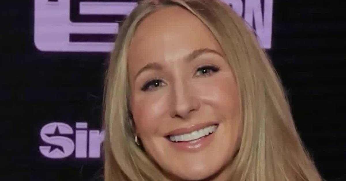 Nikki Glaser’s Scrapped Golden Globe Roasts Revealed