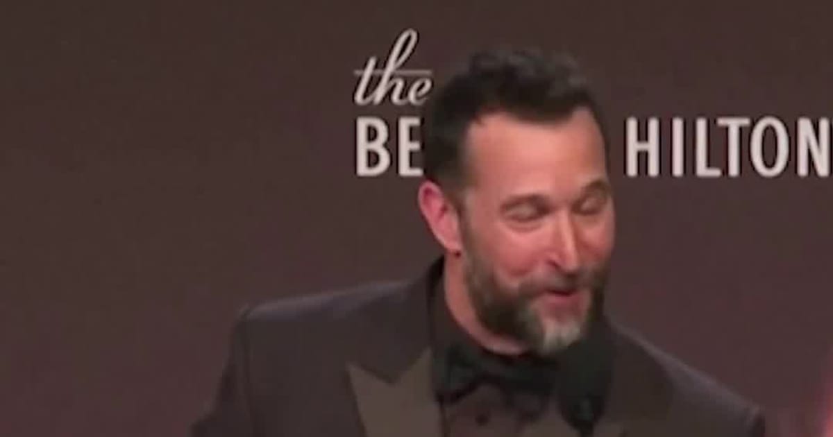 Noah Wyle Says Seeing George Clooney at the Golden Globes Felt Like Coming Home.