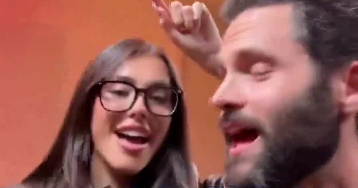 Penn Badgley & Madison Beer Singing Together on ‘Podcrushed'