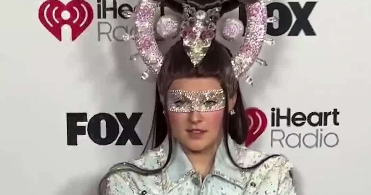 JoJo Siwa Pushes Through After Ovarian Cyst Burst