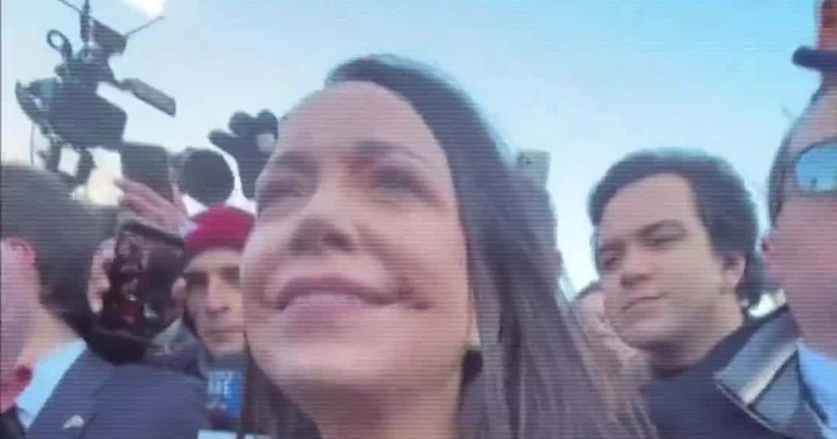 Machado Hands Nobel Peace Prize Medal to Trump in Historic White House Meeting