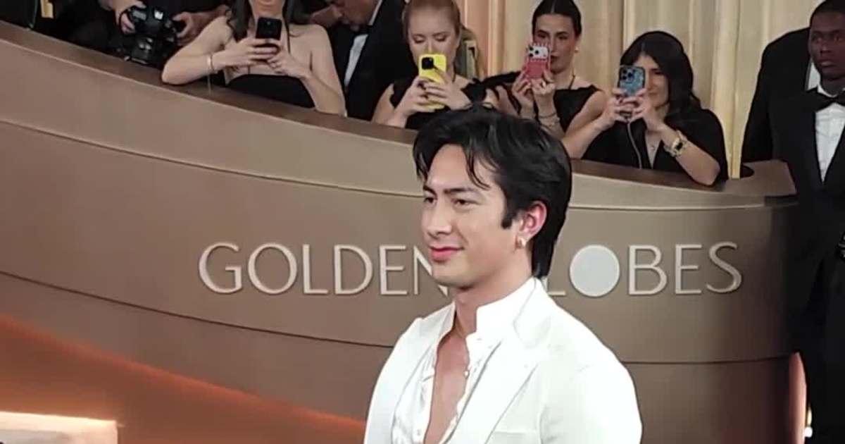 ‘Heated Rivalry’ Star Hudson Williams Makes a Bold White Choice at the Golden Globes