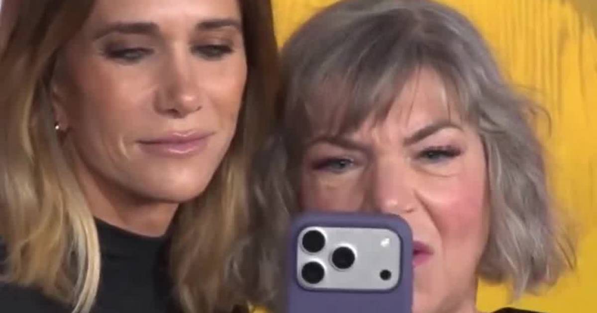 risten Wig and Mindy Cohn Take Selfie at the Palm Royale Hollywood Even