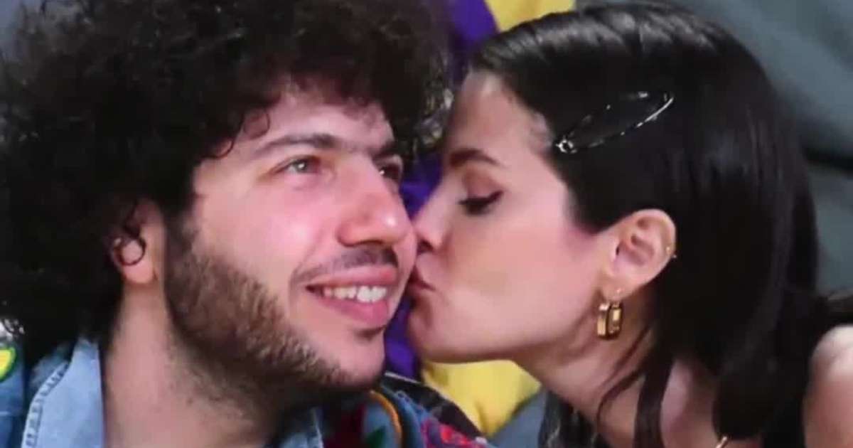 Selena Gomez and Benny Blanco's Sweet PDA at Lakers Game