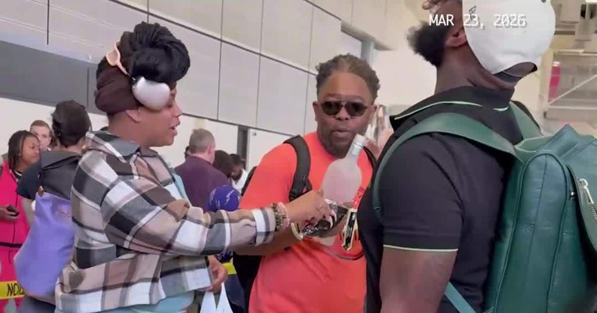 Man Hands Out Vodka Shots in Lengthy Houston Airport Security Line