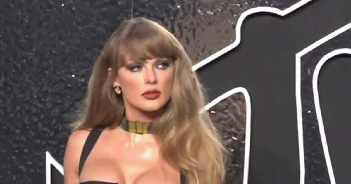 Taylor Swift Becomes Music's First $2 Billion Self-Made Woman