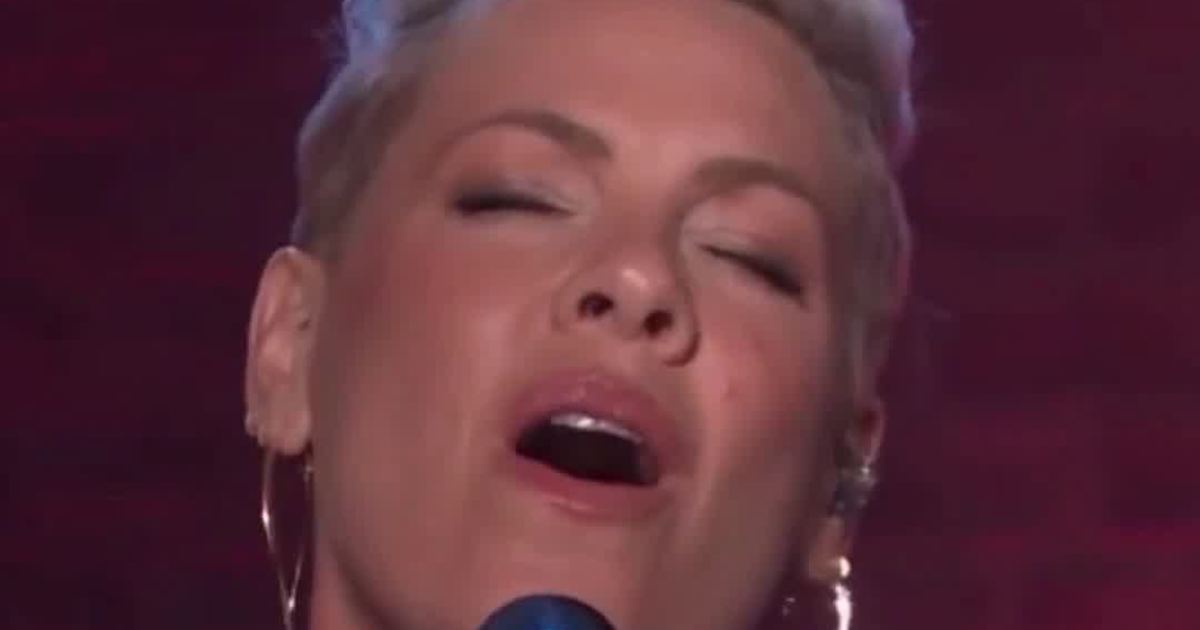 P!nk & Willow’s Mother-Daughter Duet to Remember