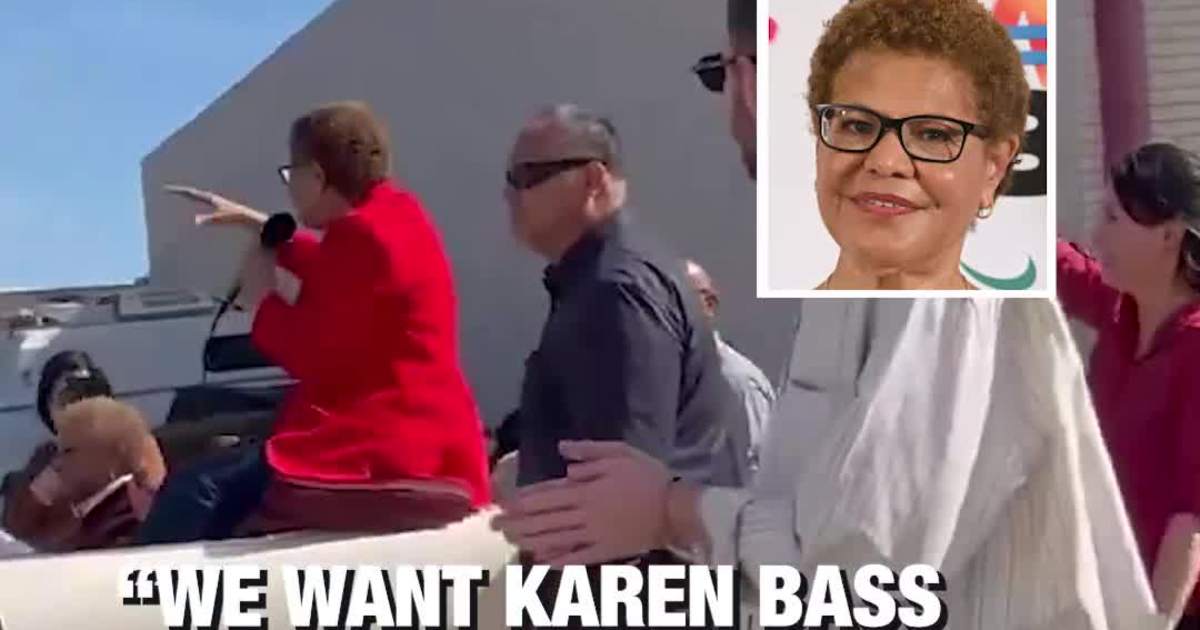 “We Want Karen Bass GONE!” — Los Angeles Mayor Heckled by Locals During Parade