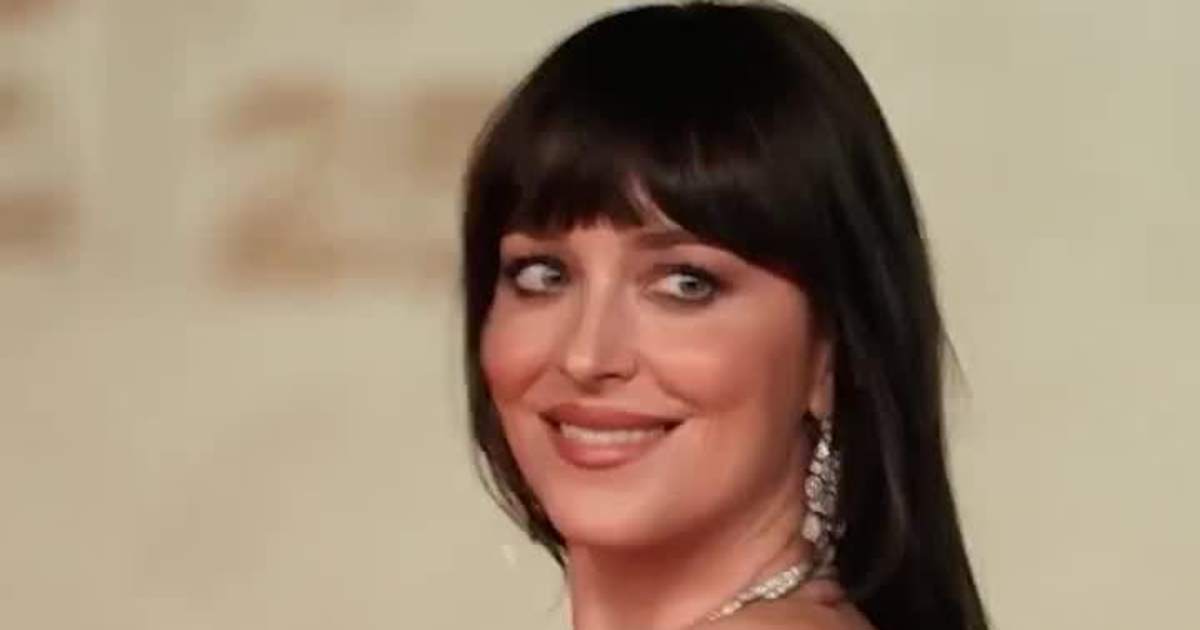 Dakota Johnson’s Post-Chris Martin Glow-Up Has Hollywood Whispering