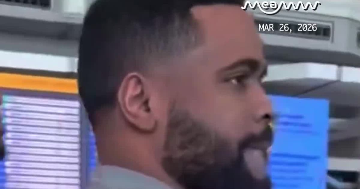 ‘You’re Proud of This?’: Airport Confrontation with ICE Agents Goes Viral