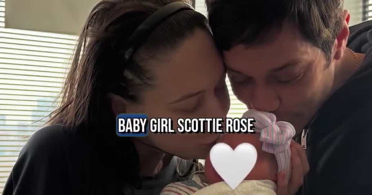 Elsie Hewitt Flashes Her 