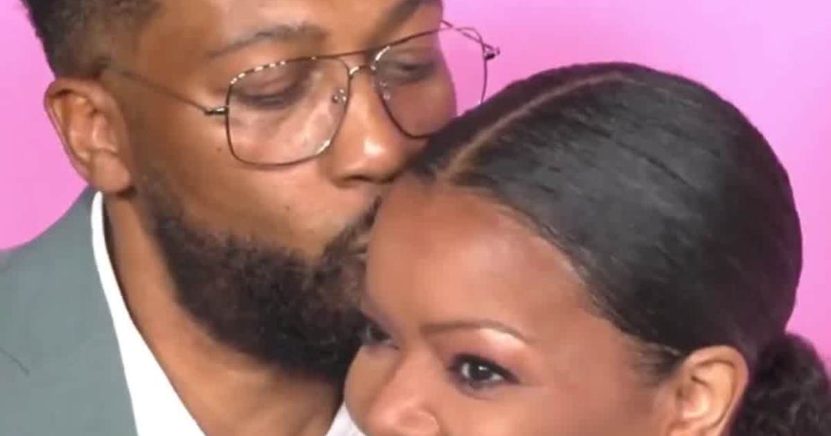 Anthony Davis and Yvette Nicole Brown Share A Kiss at Palm Royale Even