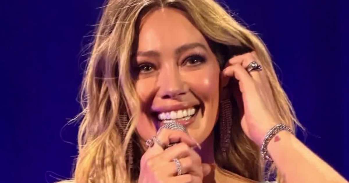 Hilary Duff Stuns The Stage After 2 Decades in London