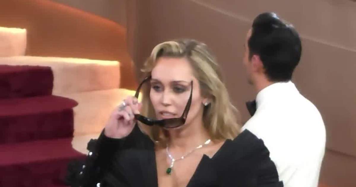 Miley Cyrus Owns the Golden Globes Carpet High-Drama Glam